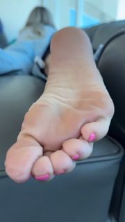 Kyle Unfug feet photo thumbnail