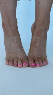Kyle Unfug feet photo thumbnail