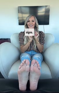 Kyle Unfug feet photo thumbnail