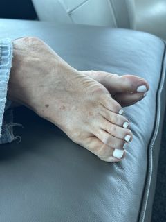 Kyle Unfug feet photo thumbnail