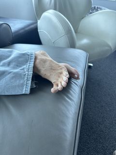 Kyle Unfug feet photo thumbnail