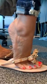 Kyle Unfug feet photo thumbnail