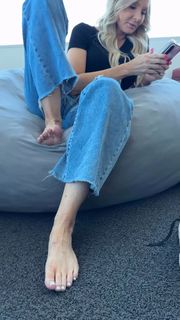 Kyle Unfug feet photo thumbnail