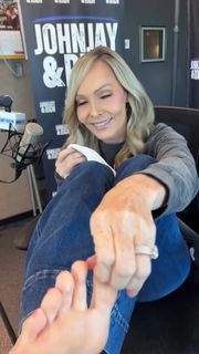 Kyle Unfug feet photo thumbnail