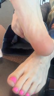 Kyle Unfug feet photo thumbnail