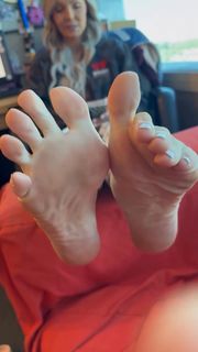 Kyle Unfug feet photo thumbnail