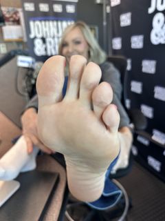 Kyle Unfug feet photo thumbnail