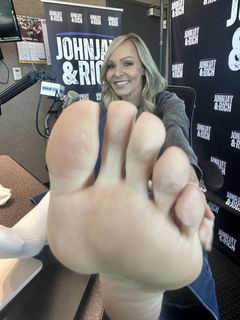 Kyle Unfug feet photo thumbnail