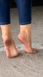 Kyle Unfug feet photo thumbnail