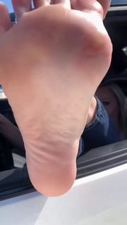 Kyle Unfug feet photo thumbnail