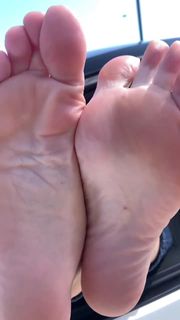 Kyle Unfug feet photo thumbnail