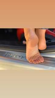 Kyle Unfug feet photo thumbnail
