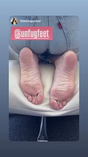 Kyle Unfug feet photo thumbnail