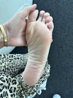 Kyle Unfug feet photo thumbnail