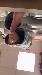 Kyle Unfug feet photo thumbnail