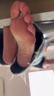 Kyle Unfug feet photo thumbnail