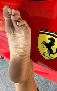 Kyle Unfug feet photo thumbnail