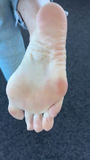 Kyle Unfug feet photo thumbnail