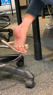 Kyle Unfug feet photo thumbnail