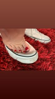 Kyle Unfug feet photo thumbnail