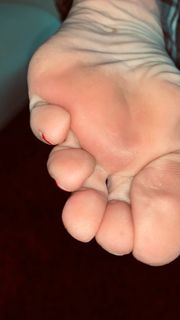Kyle Unfug feet photo thumbnail