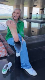 Kyle Unfug feet photo thumbnail