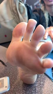 Kyle Unfug feet photo thumbnail