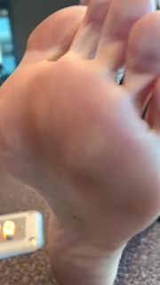 Kyle Unfug feet photo thumbnail