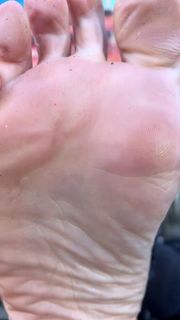 Kyle Unfug feet photo thumbnail