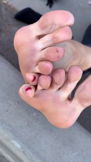 Kyle Unfug feet photo thumbnail