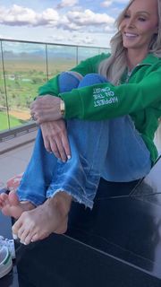 Kyle Unfug feet photo thumbnail