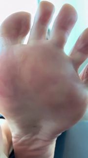 Kyle Unfug feet photo thumbnail