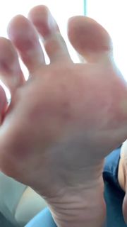 Kyle Unfug feet photo thumbnail