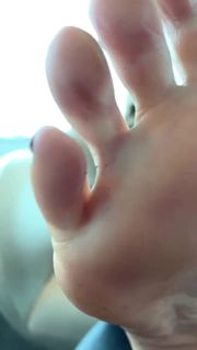 Kyle Unfug feet photo thumbnail
