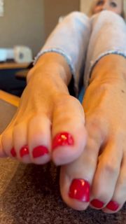 Kyle Unfug feet photo 6