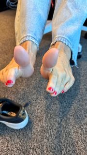 Kyle Unfug feet photo 2