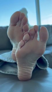 Kyle Unfug feet photo 17