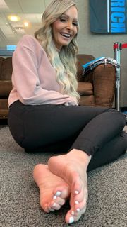 Kyle Unfug feet photo 3