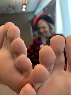 Kyle Unfug feet photo 6