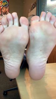Kyle Unfug feet photo 6
