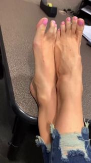 Kyle Unfug feet photo 20