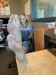 Kyle Unfug feet photo 4