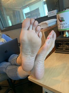 Kyle Unfug feet photo 2