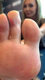 Kyle Unfug feet photo 8