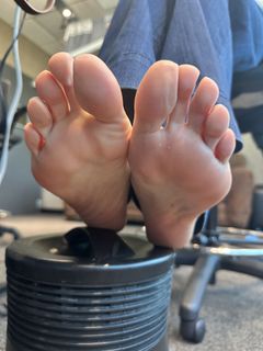 Kyle Unfug feet photo 1
