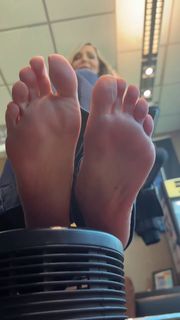 Kyle Unfug feet photo 15