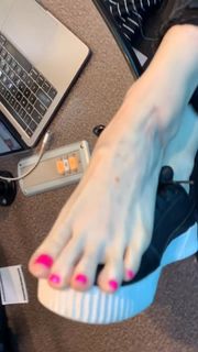 Kyle Unfug feet photo 8