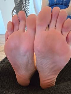 Kyle Unfug feet photo 3