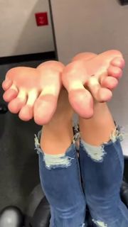 Kyle Unfug feet photo 18