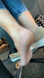 Kyle Unfug feet photo 16